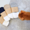 ネコリパブリック、まるで白いソックスを履いているような「靴下猫」をイメージした靴下を発売