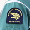 警備犬担当者がデザインしたというロゴ。「SECURITY DOG」という文字が犬の形になっている