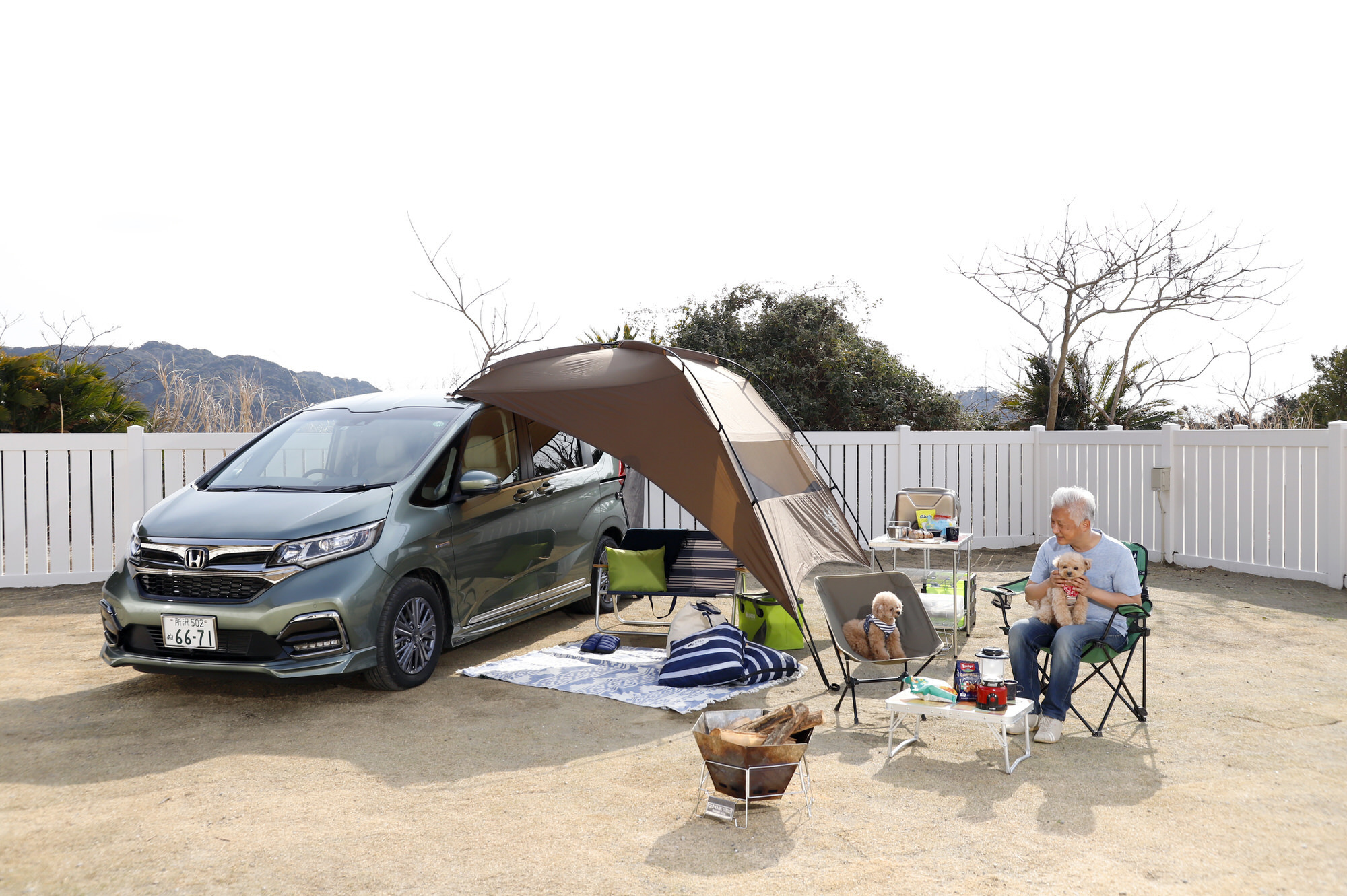 Honda フリード+で愛犬とデイキャンプ…収納力たっぷりのコンパクト