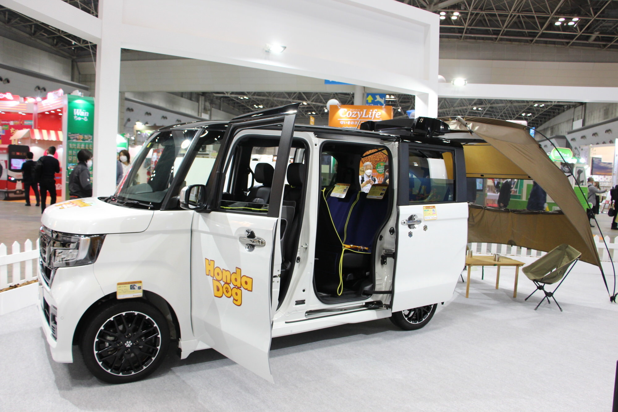 N-BOX カスタムで「わんこと一緒に楽しむキャンプ」を提案…Honda Dog