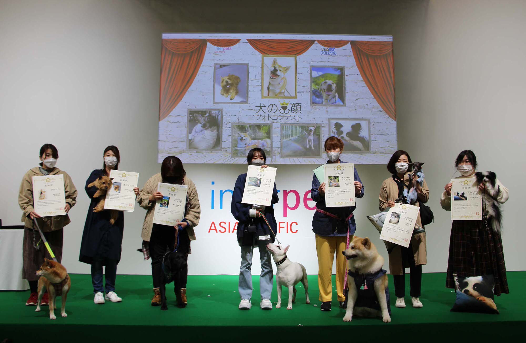 第12回 犬の笑顔フォトコンテスト 入賞者 Best100を発表 インターペット22 動物のリアルを伝えるwebメディア Reanimal
