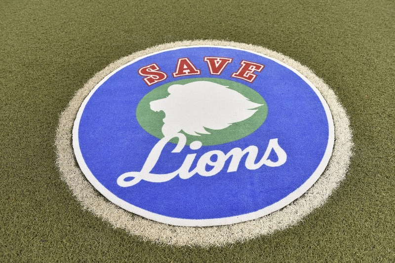 「SAVE LIONS DAY」当日はネクストバッターズサークルなどに特別デザインが施された