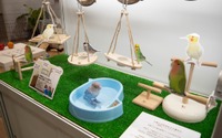 小鳥用フォージングアイテム、テーマは「環境エンリッチメント」…三晃商会【インターペット2021】 画像