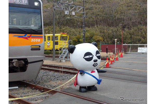 上野動物園の双子パンダ、京成電車のヘッドマークに…5編成が勢ぞろい
