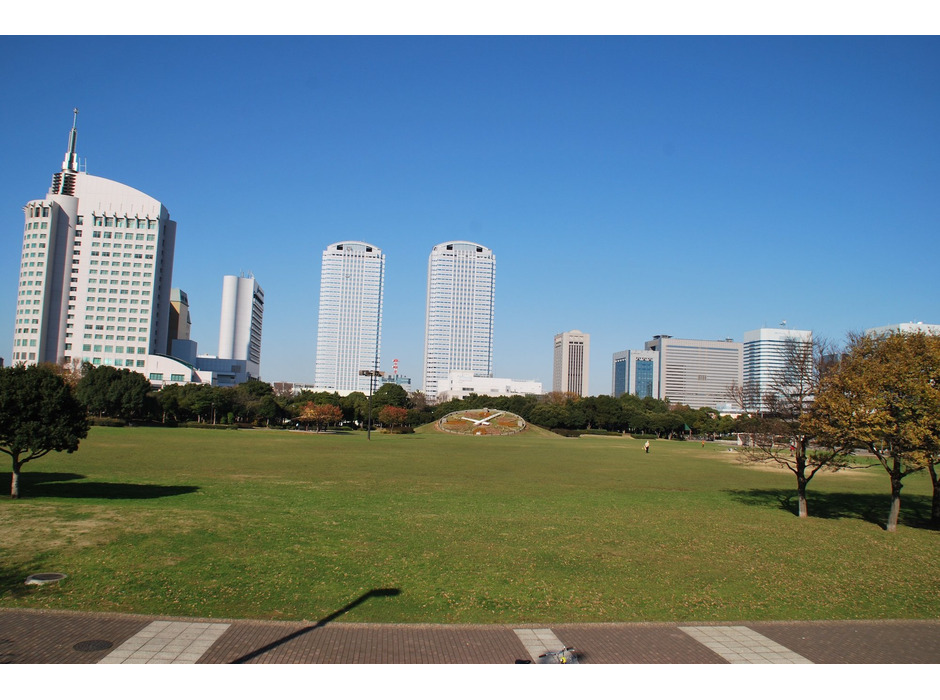 千葉県立幕張海浜公園の大芝生広場に期間限定の特設ドッグランが登場