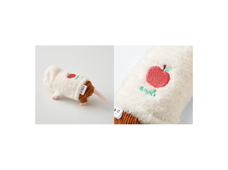 átoa（アトア）では、洋服にりんごの刺しゅうが入った限定バージョンで販売