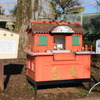 ホワイトタイガー舎の近くにある「白虎神社」は、ホワイトタイガーのロッキー君をカナダより運んできた輸送箱を加工して作ったのだそう